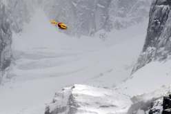 سقط من ارتفاع 500 متر.. انهيار جليدي يتسبب في وفاة رجل وإصابة آخرين