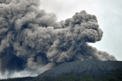 مصرع 11 شخصا إثر ثوران بركان غرب إندونيسيا