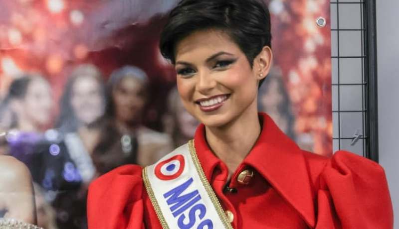 تعرضت لانتقادات بسبب شعرها القصير.. ماكرون يدعم ملكة جمال فرنسا