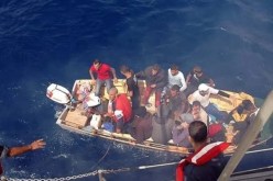 توقيف 12 رعية إفريقي وتقديمهم للعدالة بعد انقلاب قارب في عرض البحر