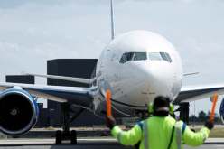 طائرة على متنها 300 راكب متوقفة منذ 24 ساعة في مطار مغلق!