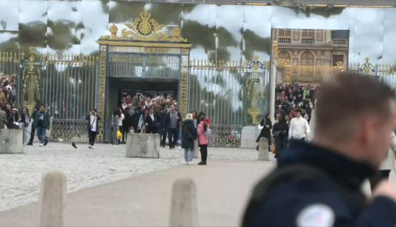 إجلاء زوار قصر فرساي “لأسباب أمنية”