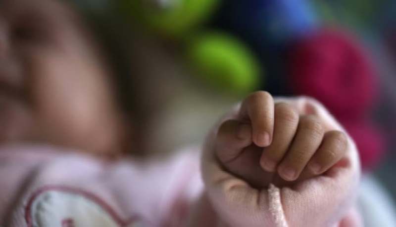 معجزة.. امرأة ذات رحم مزدوج تلد طفلين في يومين