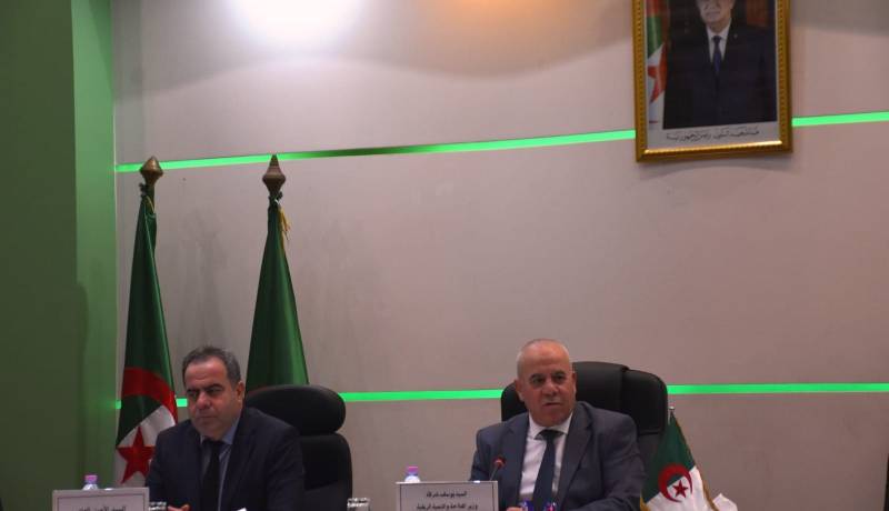 اجتماع عمل لتقييم مدى تقدم مشروع توسيع واعادة تأهيل السد الأخضر