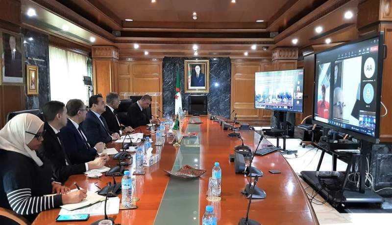عرقاب يتحادث مع وزير النفط الفنزويلى
