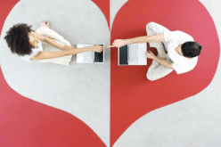 تائهة في حب أعيشه في العالم الافتراضي