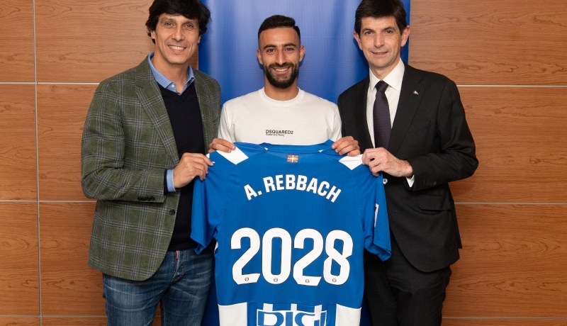 رباش يجدد عقده مع ديبورتيفو ألافيس