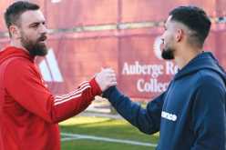 عوار يعود لتدريبات روما ويلتقي مدربه الجديد دي روسي