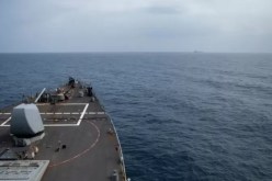 الحوثيون يستهدفون سفينة أمريكية في خليجِ عدن بعدد من الصواريخِ البحرية