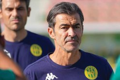 شبيبة القبائل تعلن فسخ عقد مدربها روي ألميدا