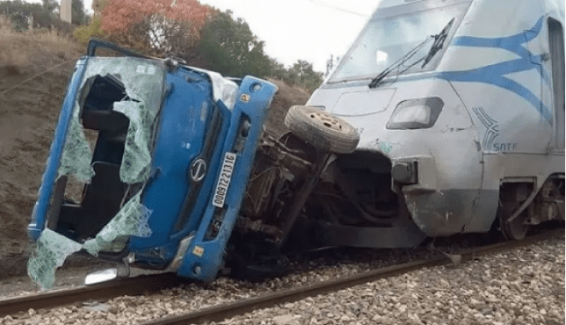 3 ضحايا في اصطدام قطار بشاحنة ببجاية