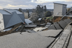 30 قتيلا جراء زلزال اليابان وأمواج تسونامي تضرب البلاد