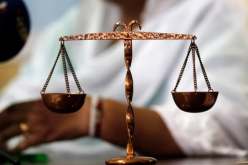 صبية تبلغ 11 عاما تطيح بسارق