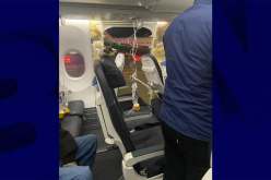 أمريكا: هبوط اضطراري لطائرة بعد تحطم لوحة النافذة