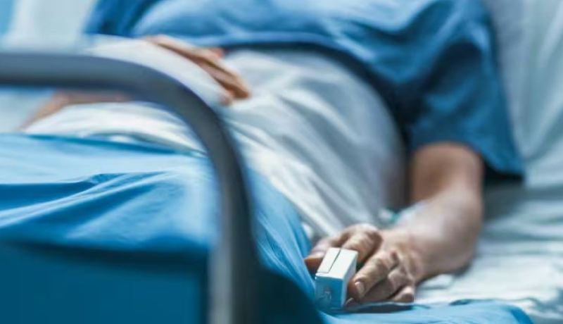 صادم.. شاب يتسبب في ثقب قصبته الهوائية بعد حبسه العطس
