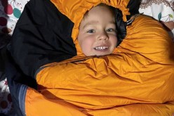 كارتر.. أصغر طفل في العالم يصل إلى قمة جبل إيفرست