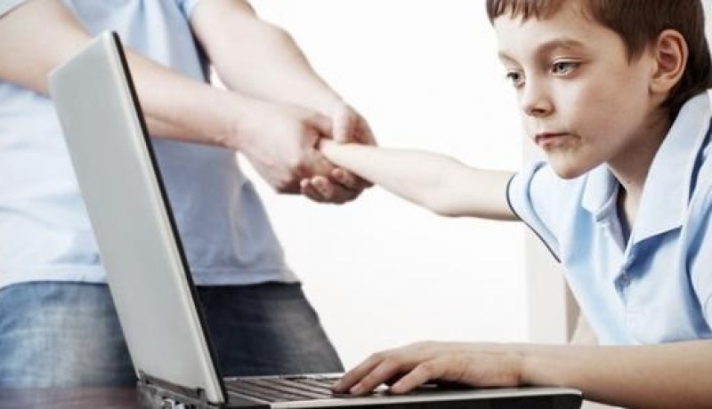 إطلاق حملة حول مخاطر الإستعمال السيء للأنترنت لدى الأطفال