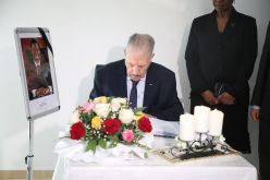 قوجيل يوقع على سجل التعازي بمقر سفارة ناميبيا