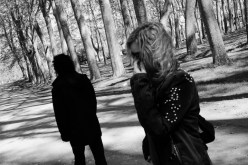 زوجي يضيق عليّ الخناق بسبب حبي الأول