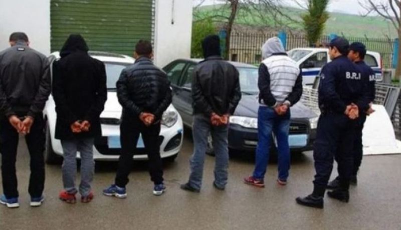 الجلفة: توقيف 5 أشخاص من بينهم موظف انتحل صفة هيئة أمنية للسطو على المنازل