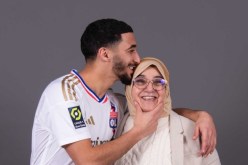 بن رحمة:” هكذا كانت ردة فعل والدتي بعدما علمت بمفاوضات أولمبيك ليون”