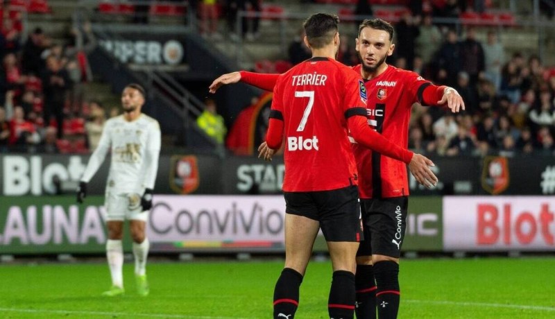 غويري في قلب الانتقادات ومدربه يدافع عنه !