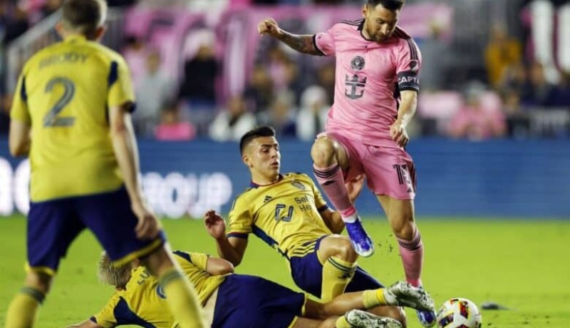 بالفيديو.. ميسي يصنع الحدث بمراوغته للاعب مُصاب