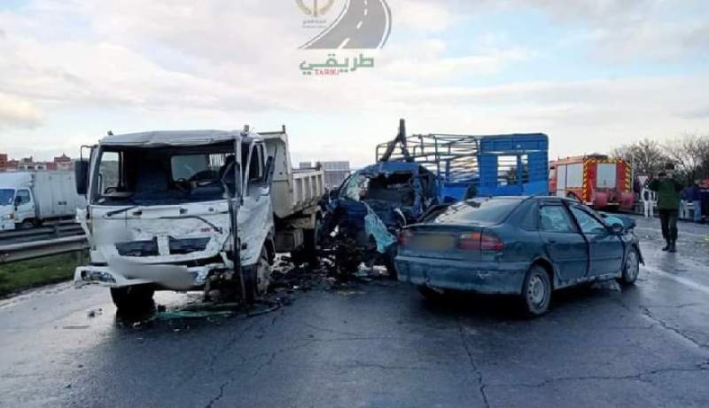  قتيل و9 جرحى في حادث اصطدام بين شاحنتين وسيارة بين ميلة وقسنطينة