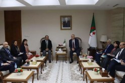 وزير المالية يتحادث مع ممثل البنك العالمي