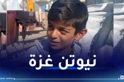 طفل فلسطيني يضيء عتمة مخيم النزوح بهذه الطريقة!