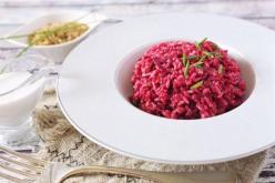 باحثون يطورون ” أرز وردي اللون” بخلايا لحم البقر