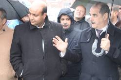 بالصور.. والي خنشلة يأمر بالتكفل بانشغالات “السيسكاوة”