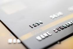 دولة أوروبية تمنح بطاقة دفع بقيمة 185 يورو للاجئين