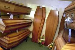 صادم.. العثور على رفات عشرات الموتى داخل منزل مدير دار جنائز