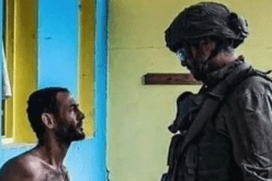 صورة الجندي والمحتجز التي أثارت ضجة.. هذا مصيرهما