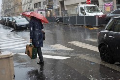 عاصفة قوية تضرب فرنسا وتغرق 90 ألف منزل في الظلام