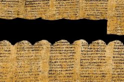 باحثون يفكون رموز مخطوطات عمرها نحو 2000 عام