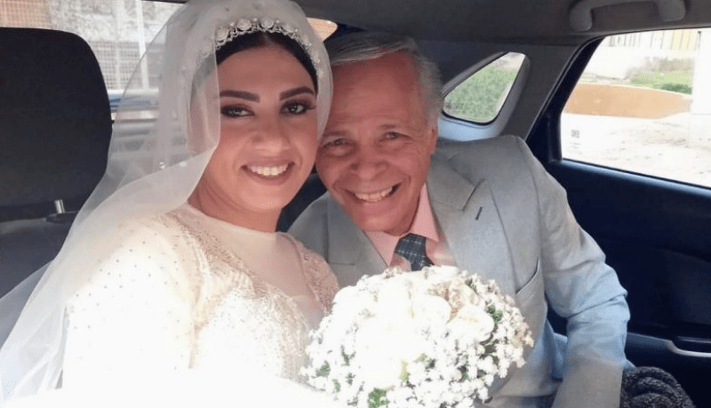 أثار الجدل.. فنان مصري يتزوج من فتاة شابة وهو على أبواب السبعينات