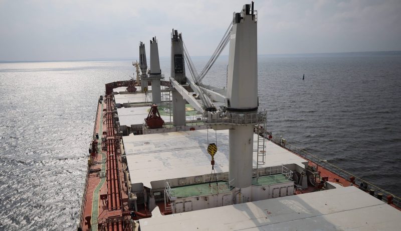 بعدد من الصواريخ البحرية.. القوات المسلحة اليمنية تعلن استهداف سفينة أمريكية في خليج عدن