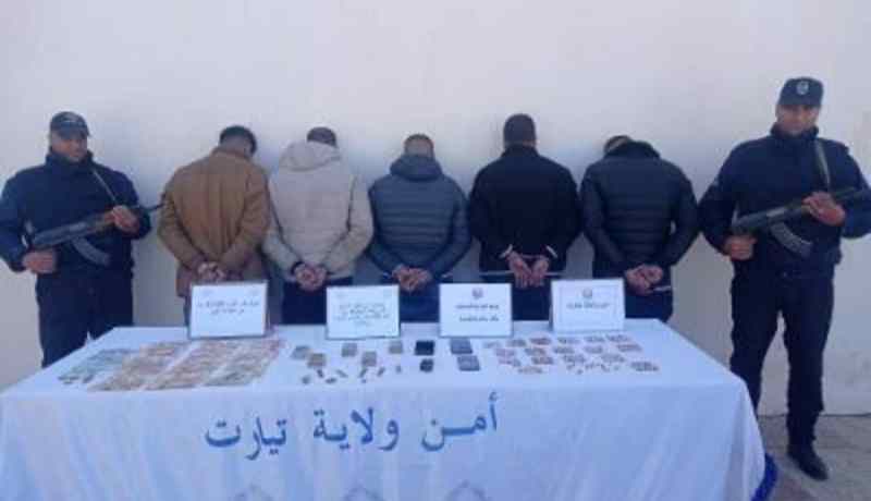 تيارت.. توقيف 5 أشخاص بتهمة ترويج المخدرات ببلدية حمادية