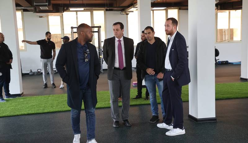 بالصور.. وفد الفيفا يعاين المنشأت الرياضية بالجزائر