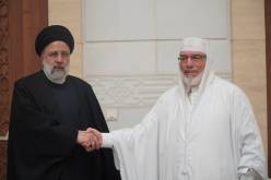 بالصور: الرئيس الإيراني يزور جامع الجزائر ويؤدي فيه صلاة المغرب