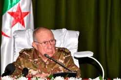 الفريق أول شنقريحة في زيارة عمل إلى مقر القوات الجوية