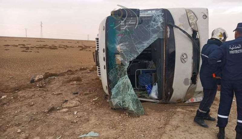 مصرع شخص وإصابة 21 آخرين إثر إنقلاب حافلة بالمسيلة