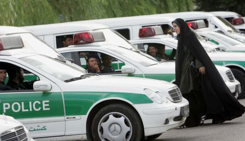 إيران: اعتقال شابتين بسبب الرقص في الأماكن العامة وبث الفيديو على مواقع التواصل