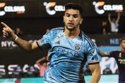 بقرار: “في بداياتي كنت ألعب من دون حذاء رياضي”