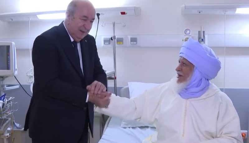 رئيس الجمهورية يزور شيخ المدرسة القرآنية إنزجمير بأدرار للاطمئان على صحته