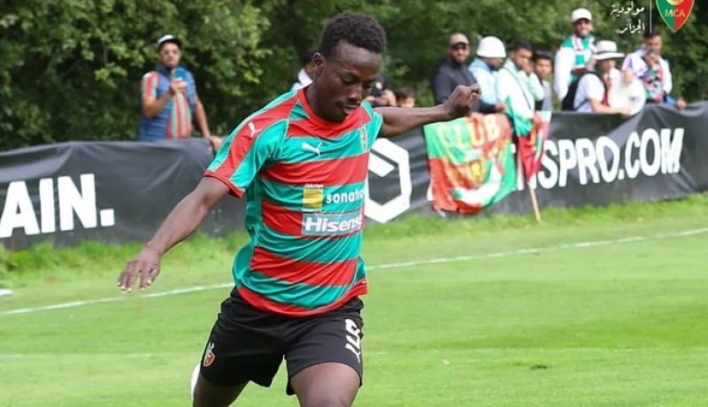 نجم مولودية الجزائر يتلقى دعوة منتخب بلاده كوت ديفوار 