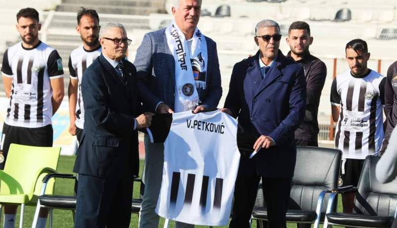 بالصور.. الناخب الوطني يعاين لاعبي وفاق سطيف