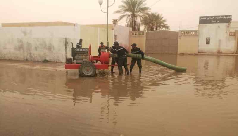المغير.. اجلاء 21 شخصا وشفط المياه الزائدة في 57 عملية